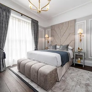 No.4 Carlton Hotel